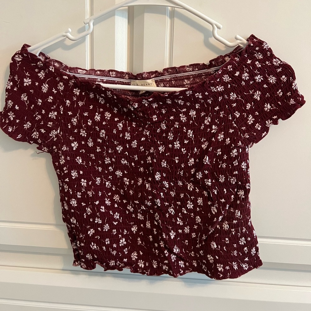 LA Hearts burgundy short sleeve lettuce edge short sleeve floral crop top